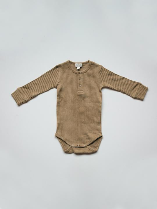 TSF RIBBED ONESIE / CAMEL