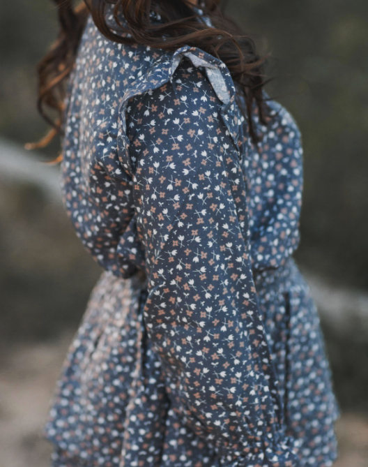 RYLEE + CRU DITSY ROONY BLOUSE / WASHED INDIGO