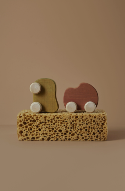 RADUGA GREZ WOODEN TOY CAR / CLAY