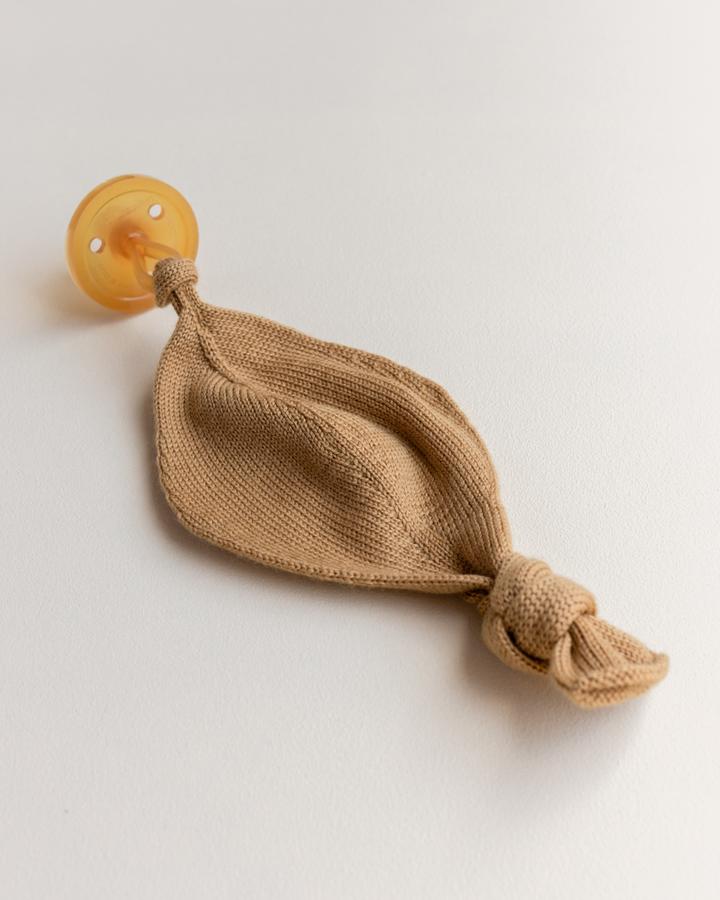 HVID COMFORTER TITI / PACIFIER HOLDER / OCHRE