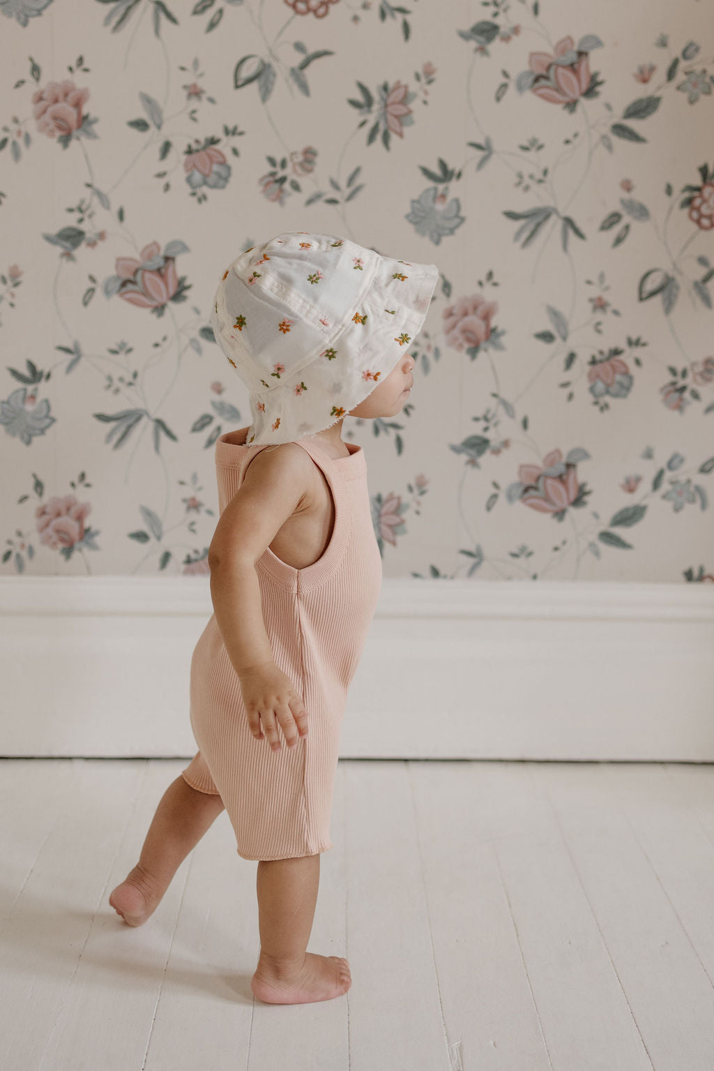 FIN &amp; VINCE BUCKET HAT / EMBROIDERED FLORAL